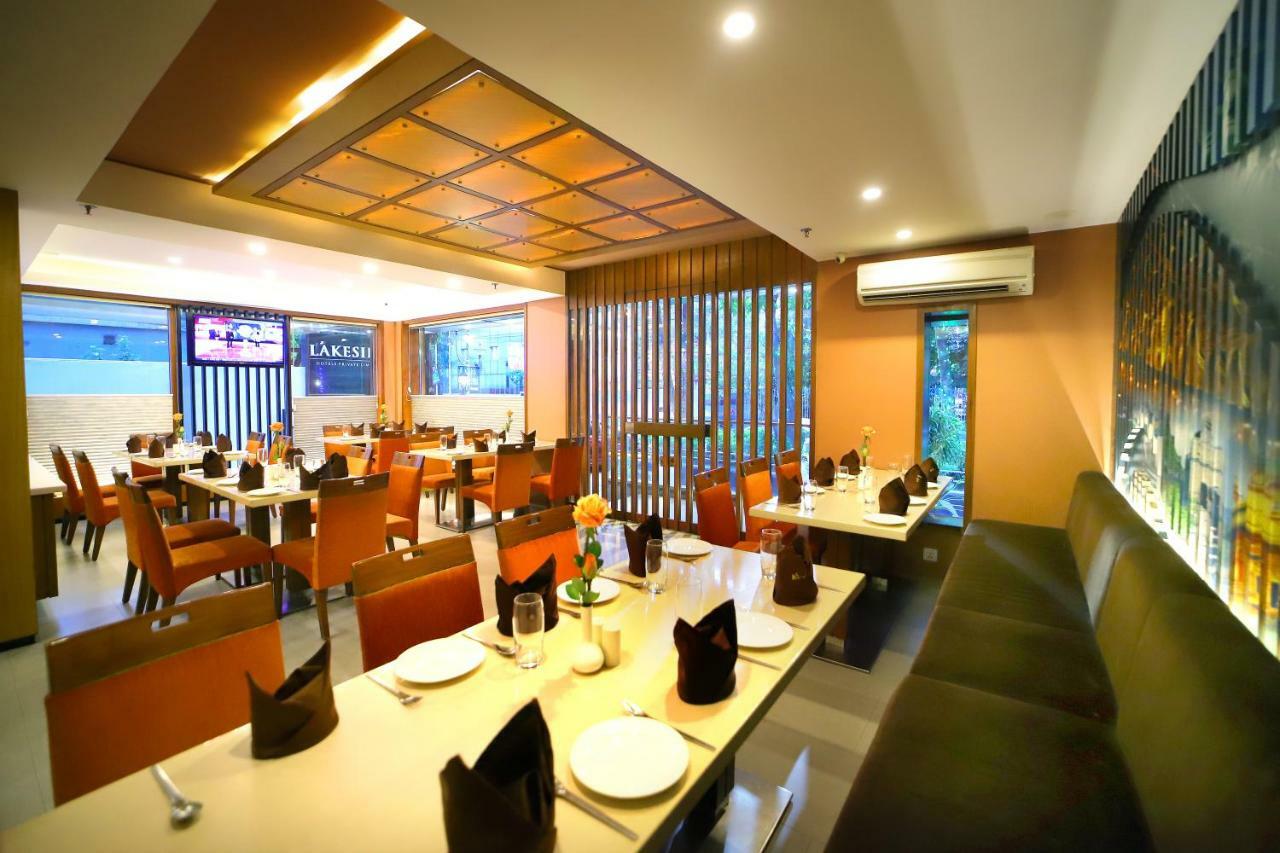 Southern Plaza Calcutta Exterior foto