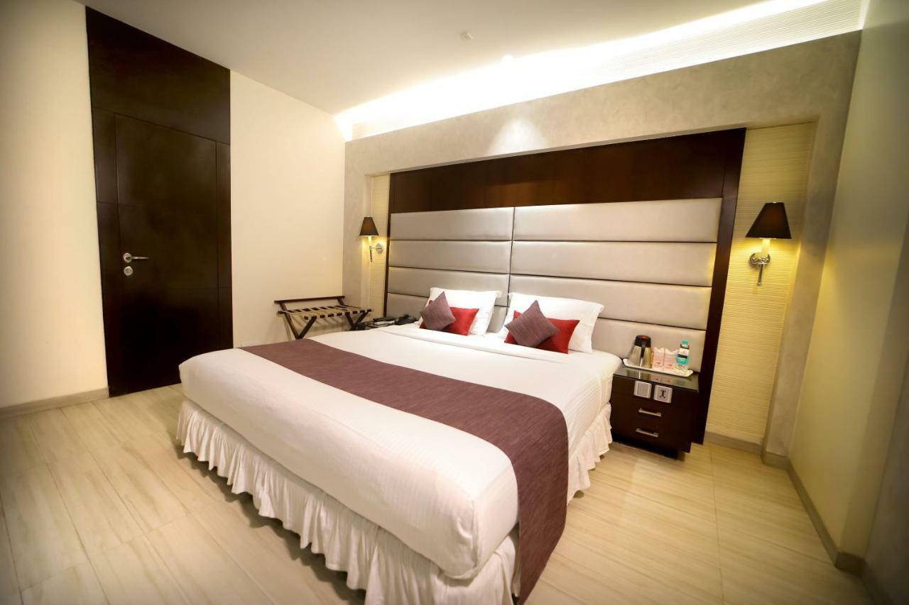 Southern Plaza Calcutta Exterior foto
